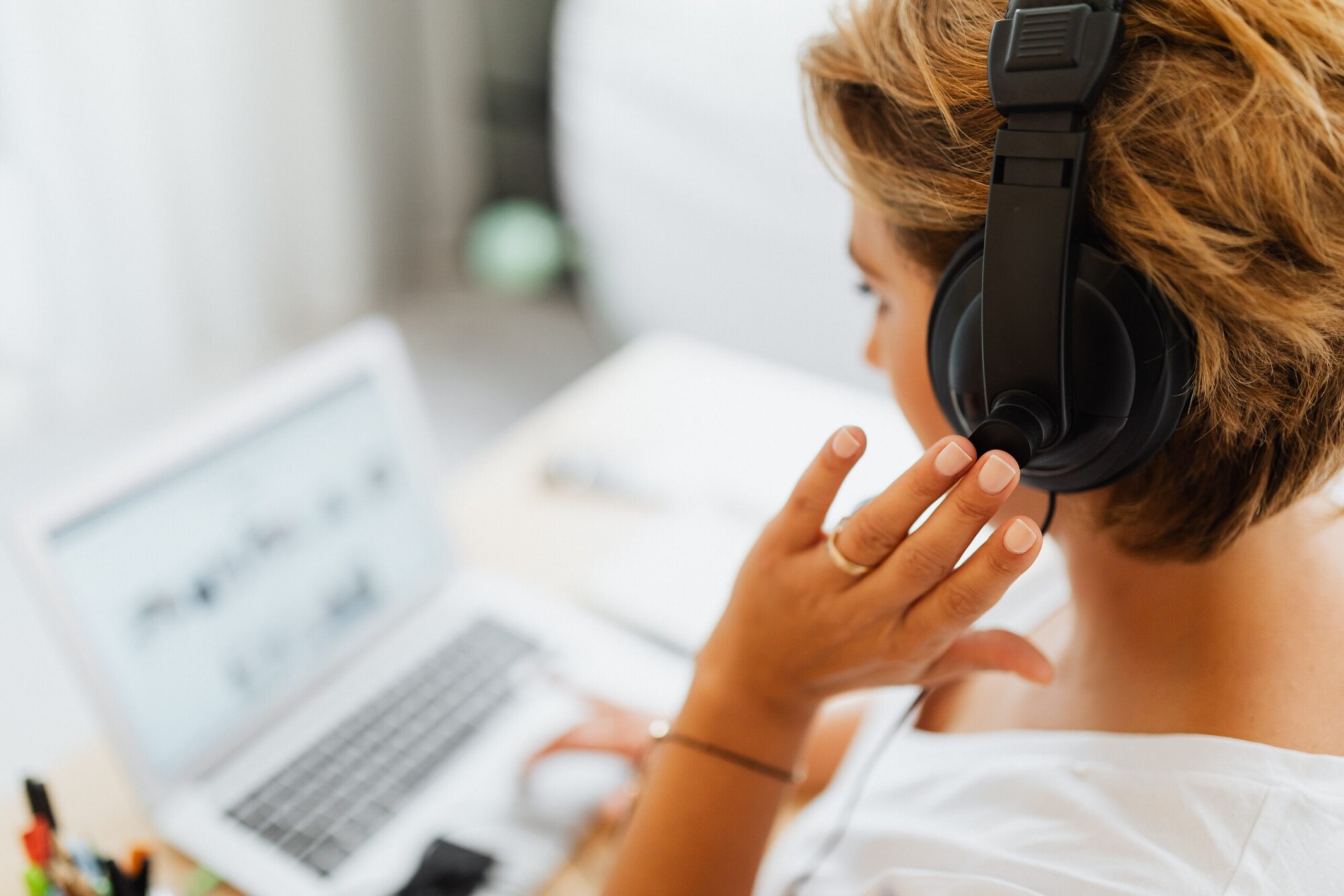 pexels-karolina-grabowska-5239913 someone working with headphones on